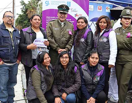 Promotoras de derechos humanos son parte de la feria y marcha contra la violencia de género en Cochabamba