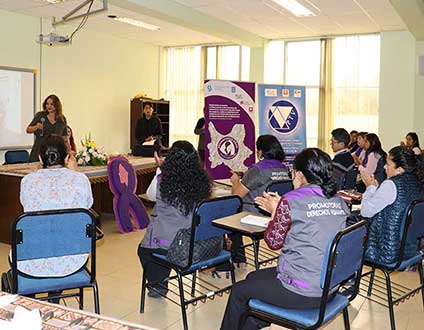 Promotoras de derechos humanos realizan su evaluación final con instancias públicas de cochabamba